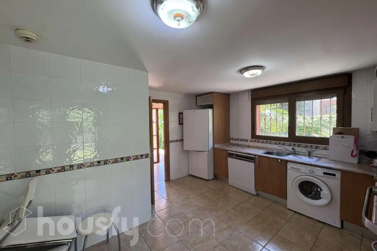 Cuina de Casa o xalet de lloguer en San Lorenzo de El Escorial amb Jardí privat, Terrassa i Traster