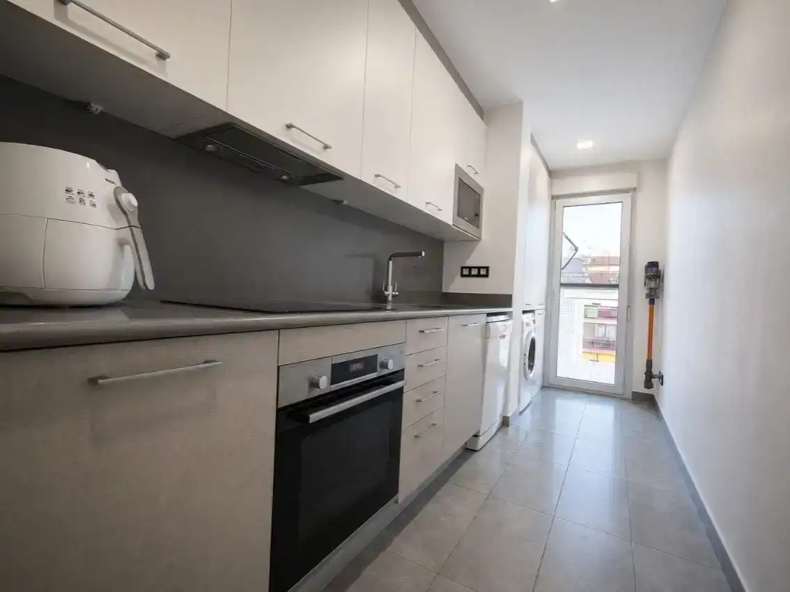 Küche von Wohnung zum Verkauf in Salou mit Klimaanlage, Schwimmbad und Balkon