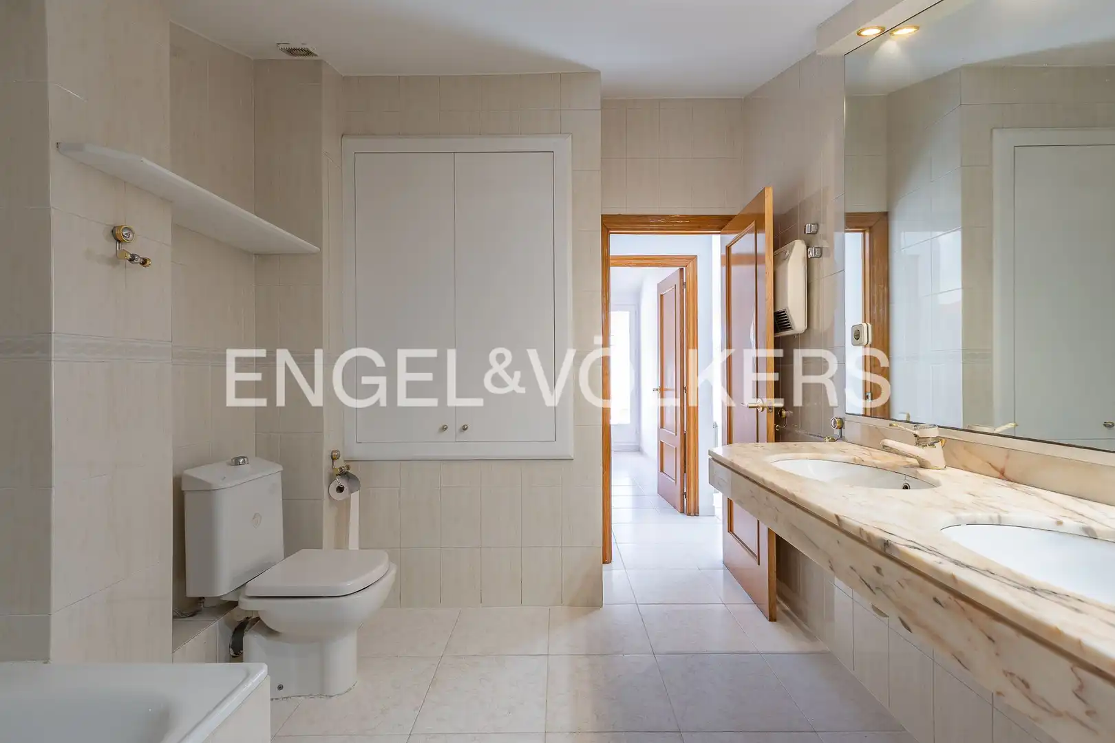Baño de Dúplex en venta en Palau-solità i Plegamans con Calefacción, Terraza y Balcón