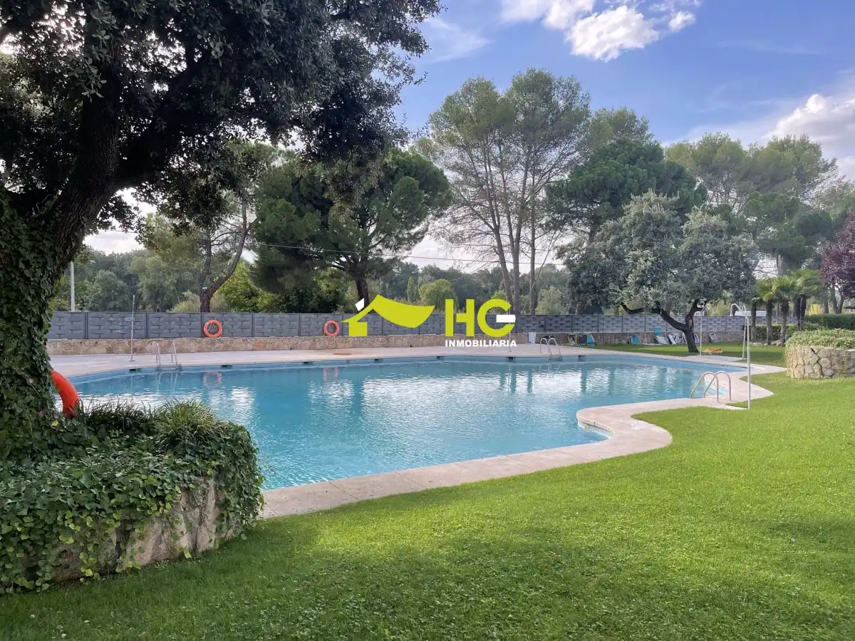 Piscina de Pis de lloguer en Villaviciosa de Odón amb Aire condicionat, Calefacció i Terrassa