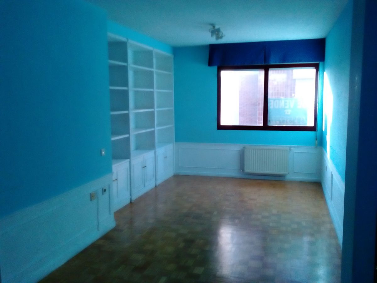 Habitación de Piso en venta en Gijón  con Calefacción, Parquet y Trastero