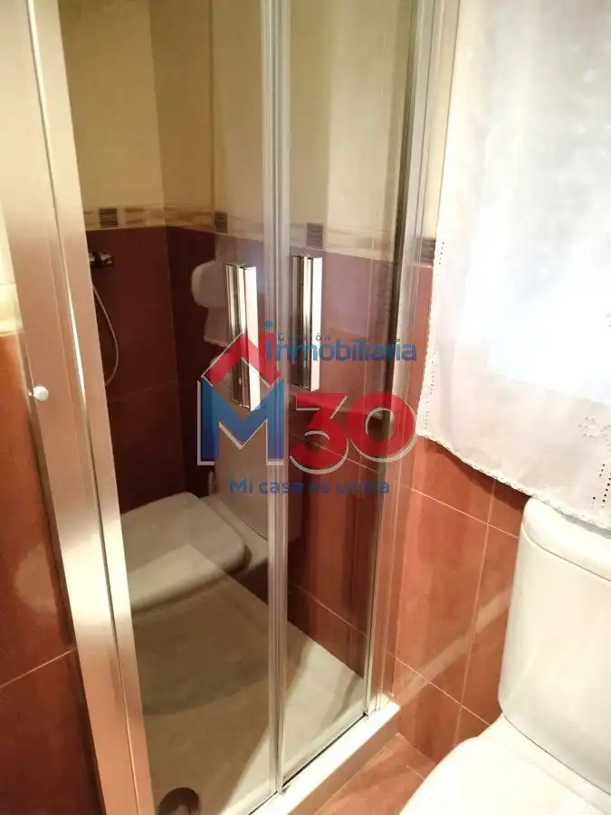 Bany de Apartament en venda en Miranda de Ebro amb Calefacció, Parquet i Moblat