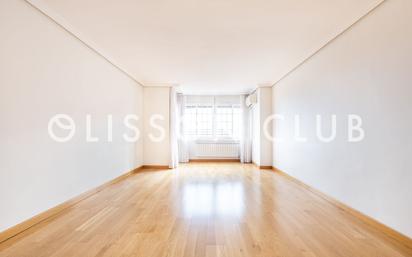 Living room of Flat for sale in  Madrid Capital  with Air Conditioner and Heating