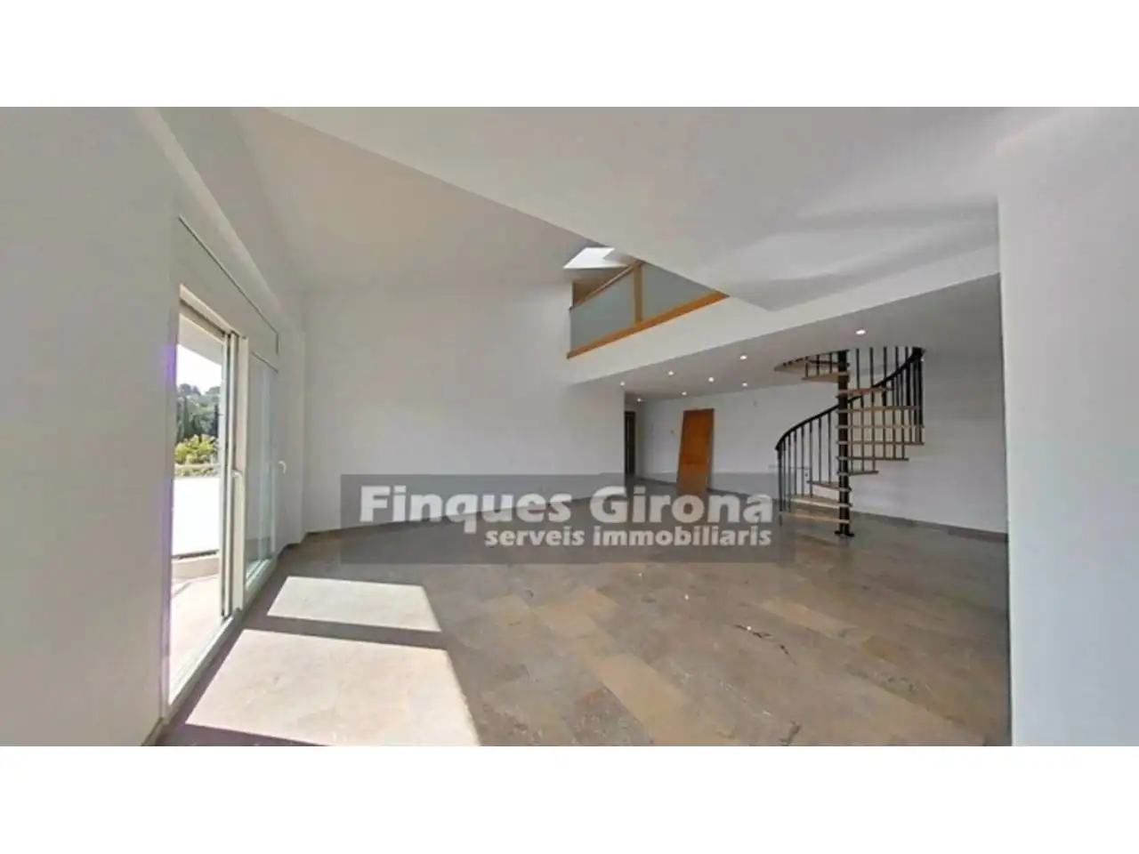 Living room of Duplexes for sale in Girona Capital  with Heating, Parquet flooring and Balcony