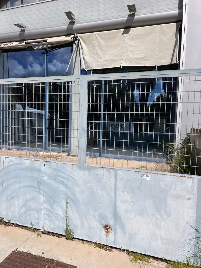 Außenansicht von Fabrikhallen zum Verkauf in Bollullos de la Mitación
