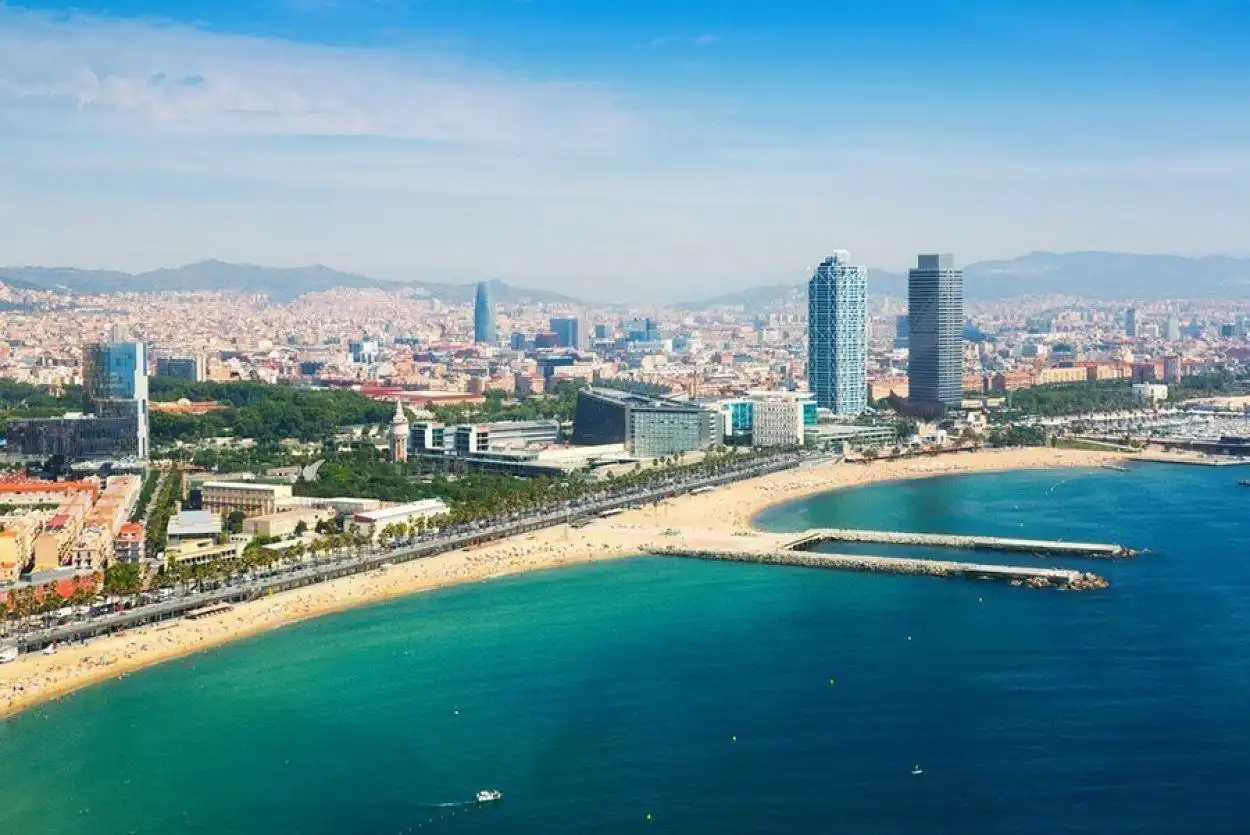 Vista exterior de Edifici en venda en Barcelona