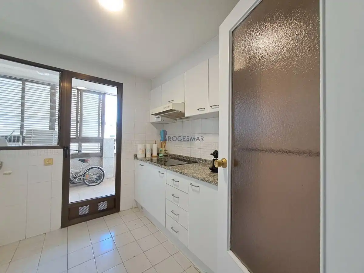 Cocina de Apartamento de alquiler en Benicasim / Benicàssim con Amueblado y Piscina comunitaria