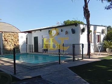 Casa rústica amb piscina en venda a Camino del Navacillo