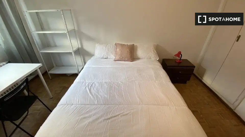 Schlafzimmer von Wohnung zur untervermieten in Madrid mit Klimaanlage und Terrasse