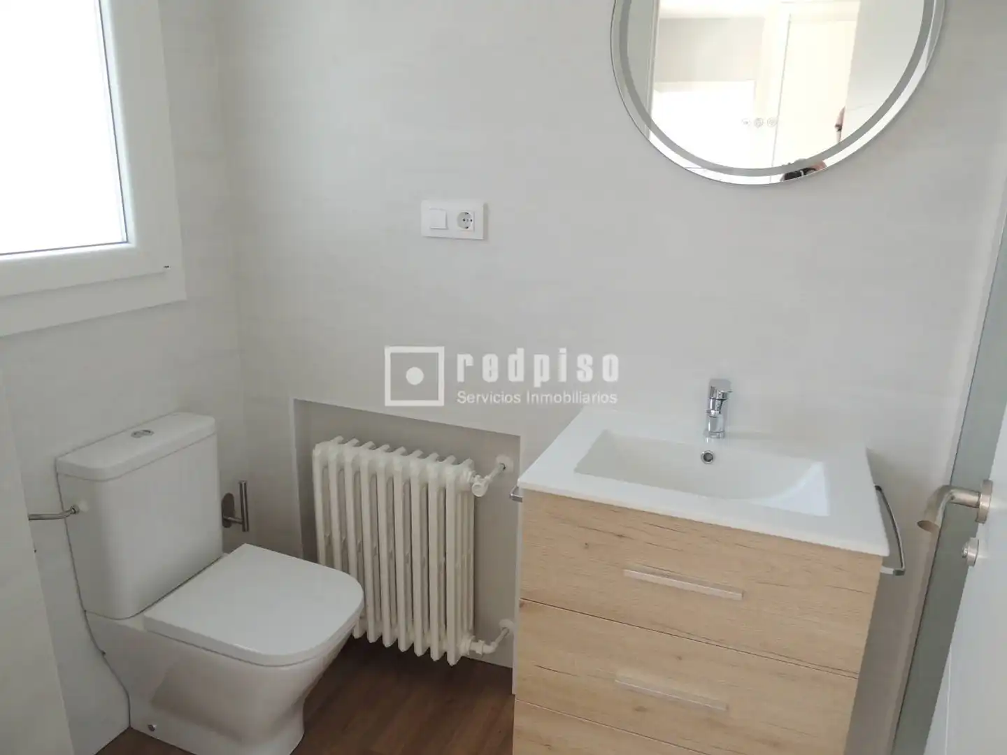 Bany de Apartament de lloguer en Madrid amb Aire condicionat, Calefacció i Terrassa