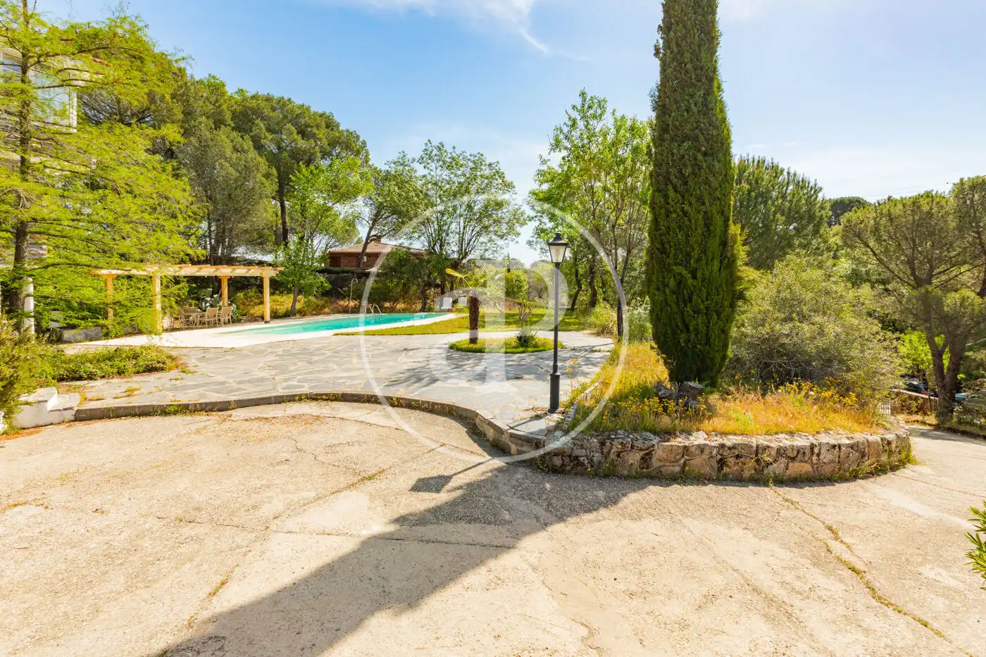 Vista exterior de Casa o xalet en venda en Torrelodones amb Calefacció, Jardí privat i Traster