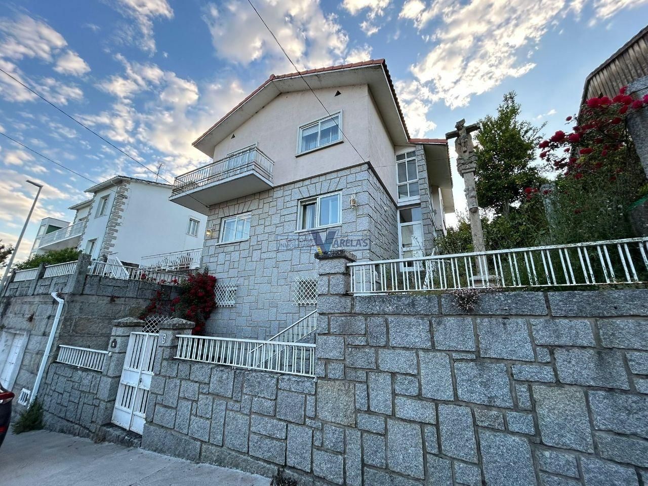 Exterior view of House or chalet for sale in Ourense Capital   with Heating, Private garden and Terrace