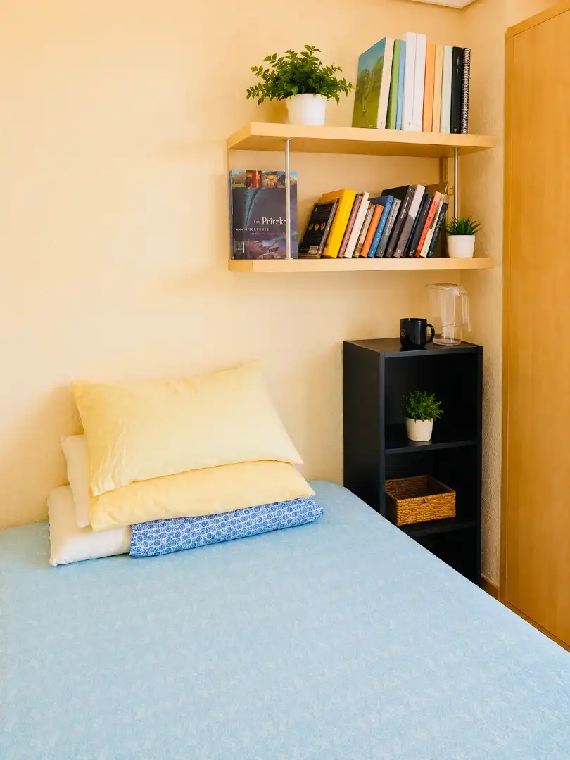 Bedroom of Flat for sale in Valencia  with Air Conditioner, Heating and Terrace