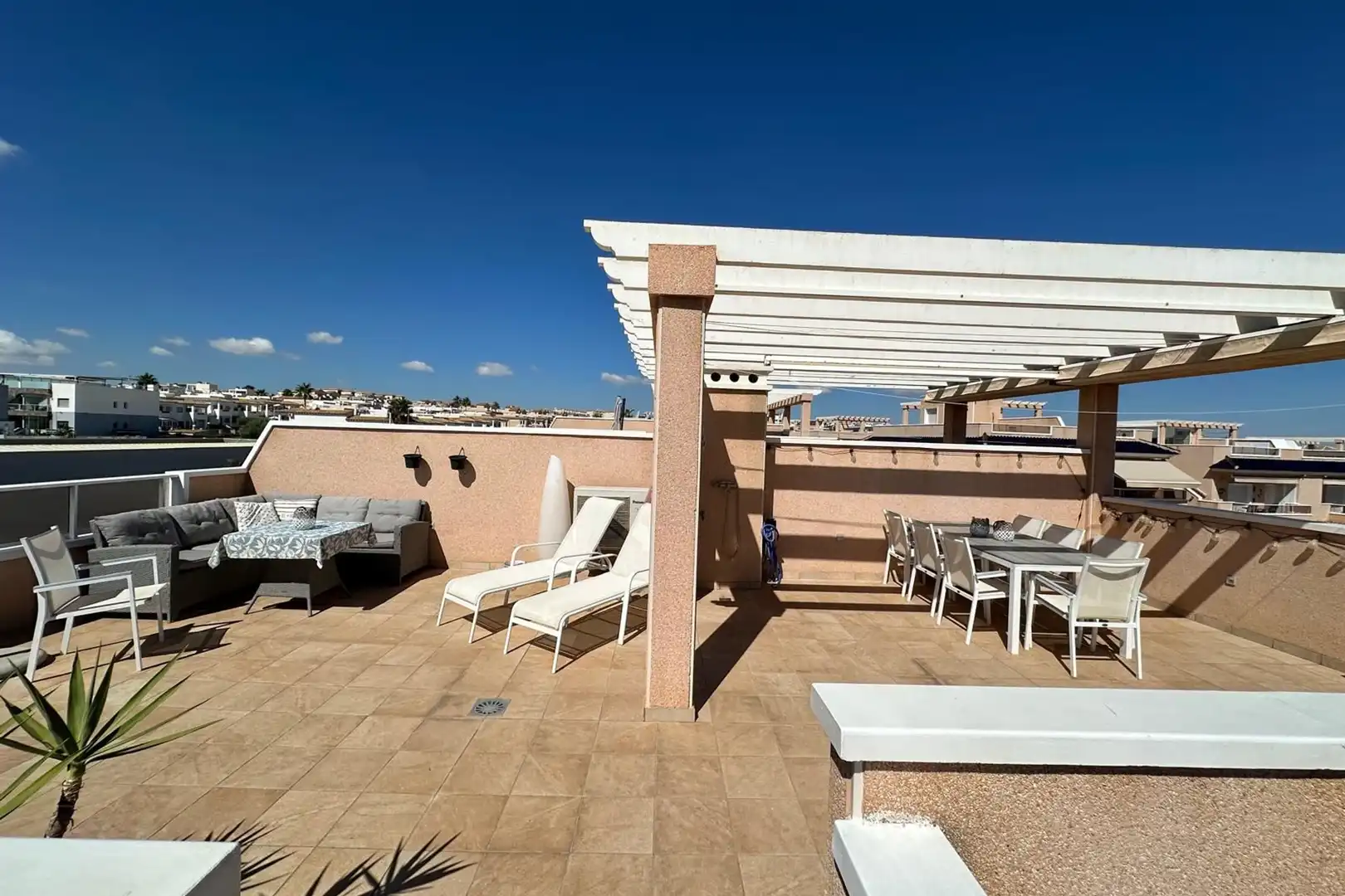 Apartament amb terrassa en venda a Los Balcones - Los Altos