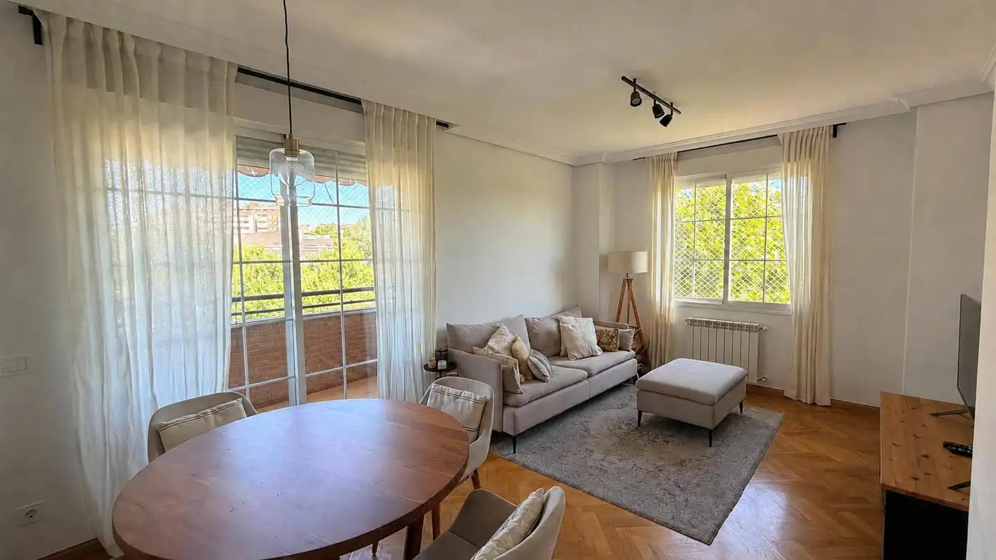 Sala d'estar de Pis en venda en San Sebastián de los Reyes amb Aire condicionat, Calefacció i Parquet