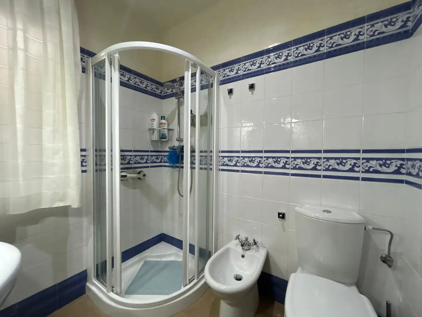 Bany de Casa o xalet en venda en Villanueva de los Castillejos amb Aire condicionat, Calefacció i Jardí privat