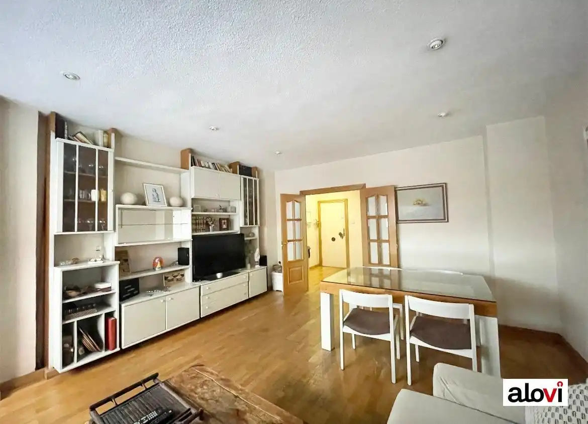 Sala de estar de Piso para compartir en Granada con Calefacción y Amueblado