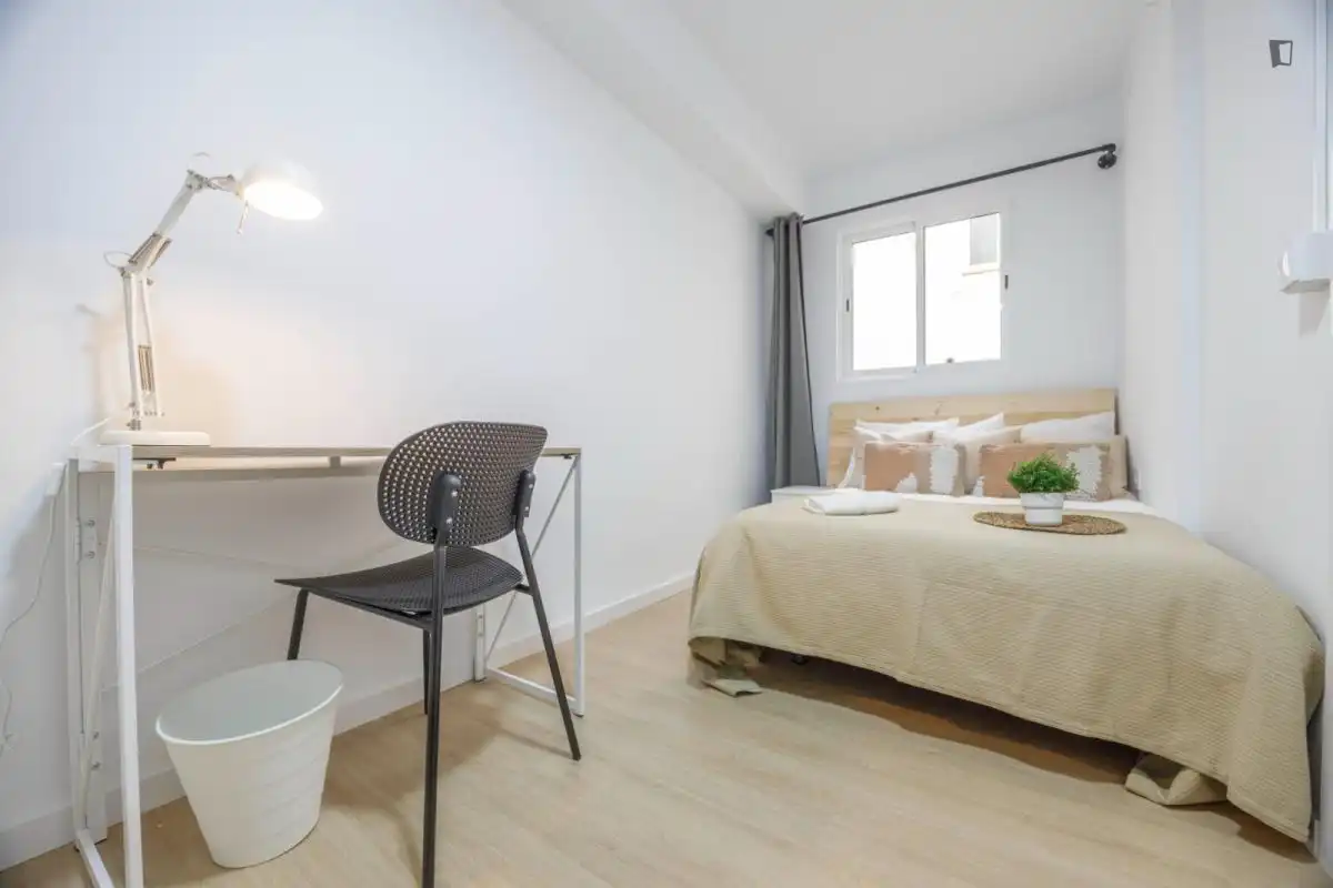 Dormitori de Apartament per a compartir en Valencia amb Moblat, Forn i Rentadora