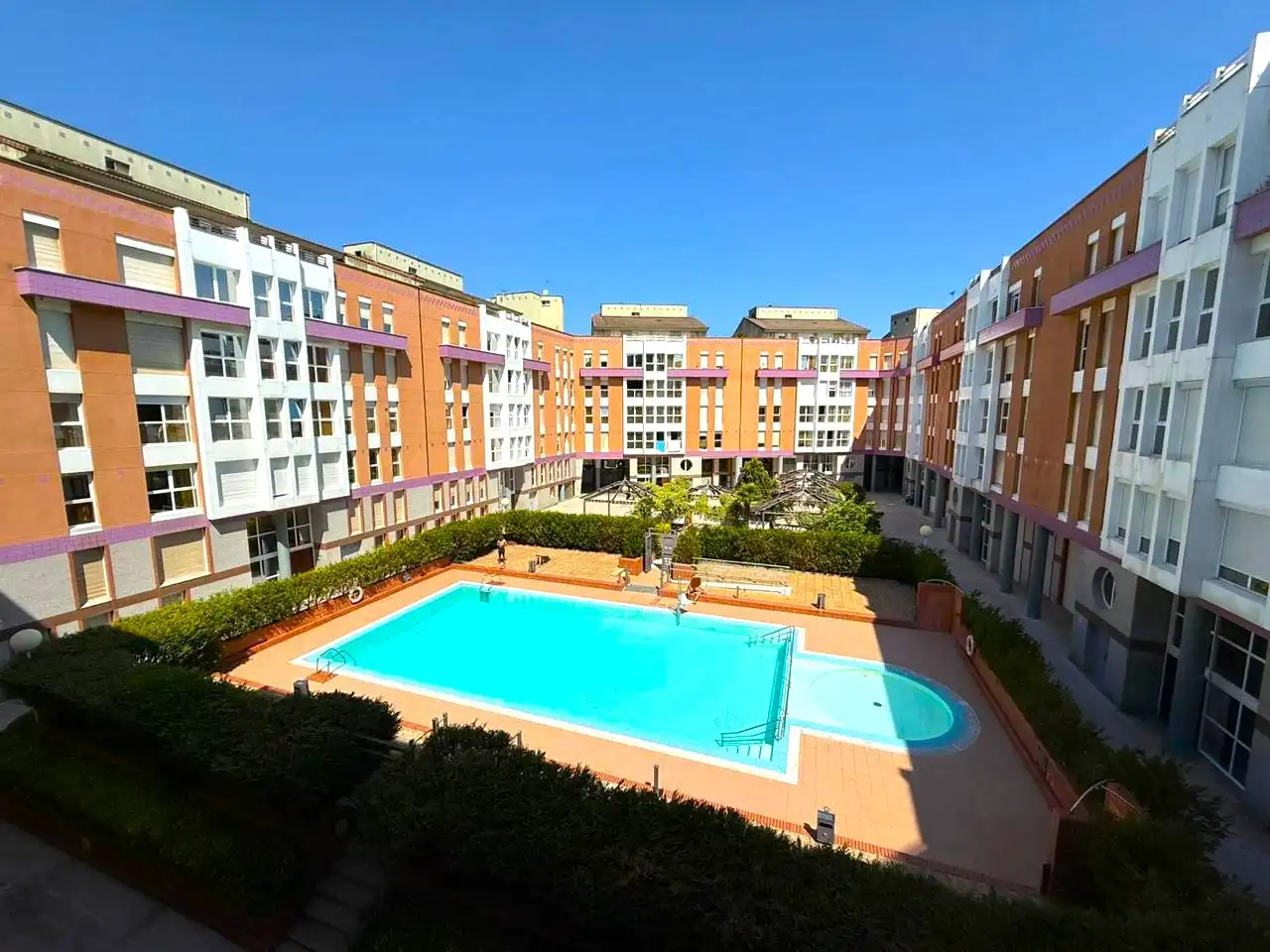 Piscina de Pis en venda en Castro-Urdiales amb Calefacció, Parquet i Internet