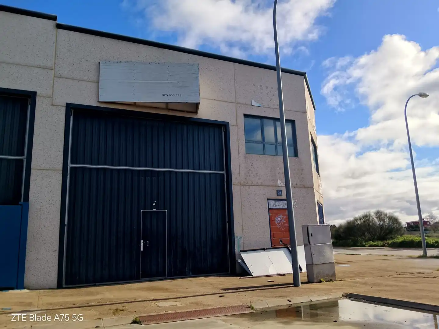Vista exterior de Nave industrial en venta en El Viso de San Juan