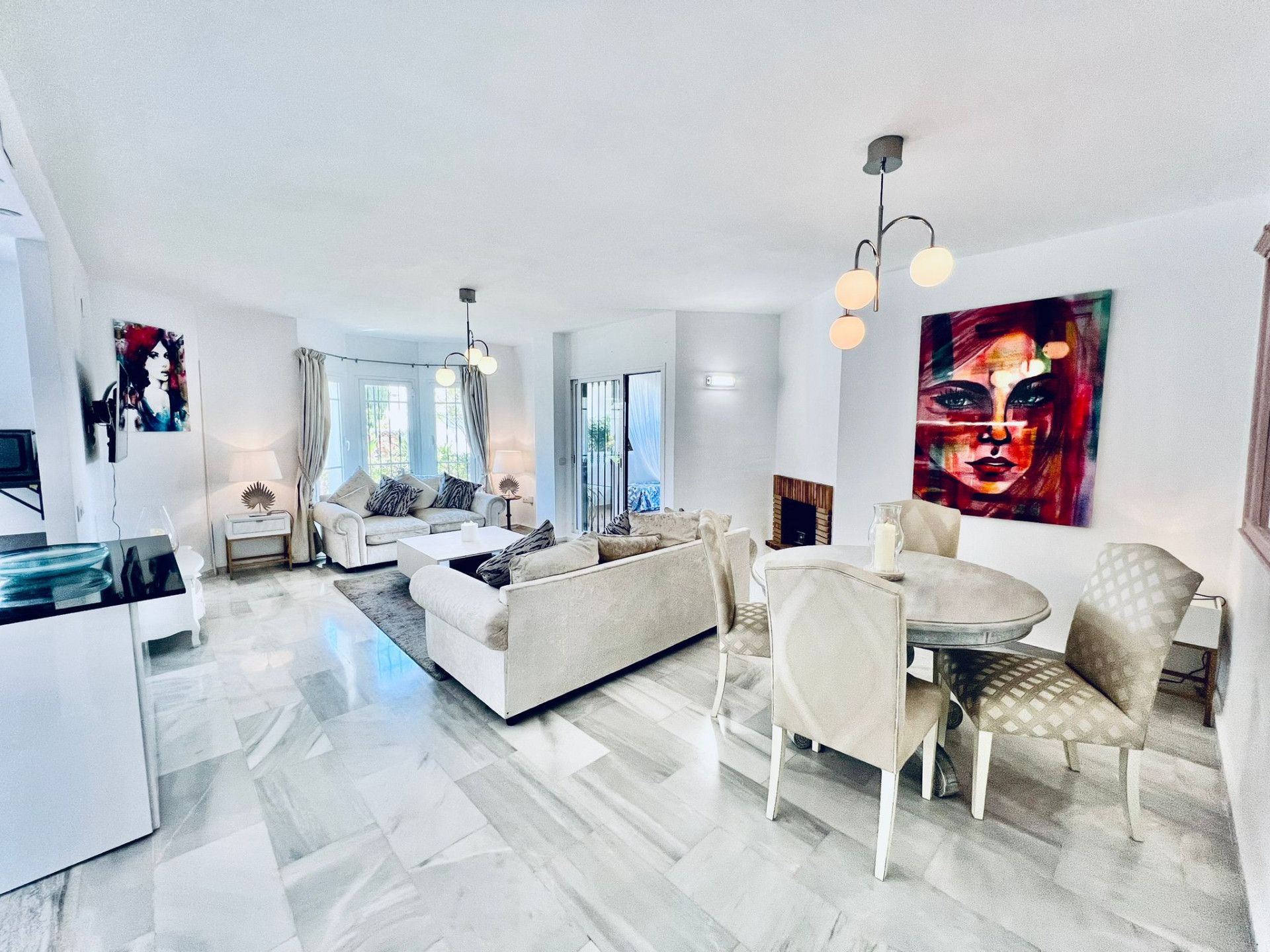 Living room of Planta baja to rent in Marbella  with Air Conditioner, Terrace and Swimming Pool