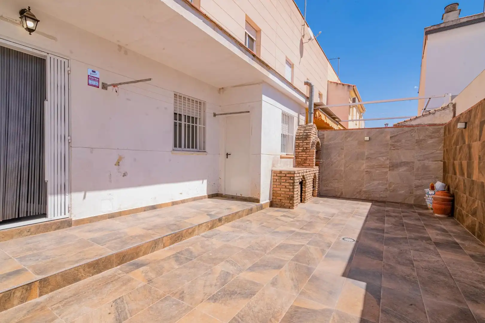 Exterior view of Detached homes for sale in Cúllar Vega  with Storage room and Alarm