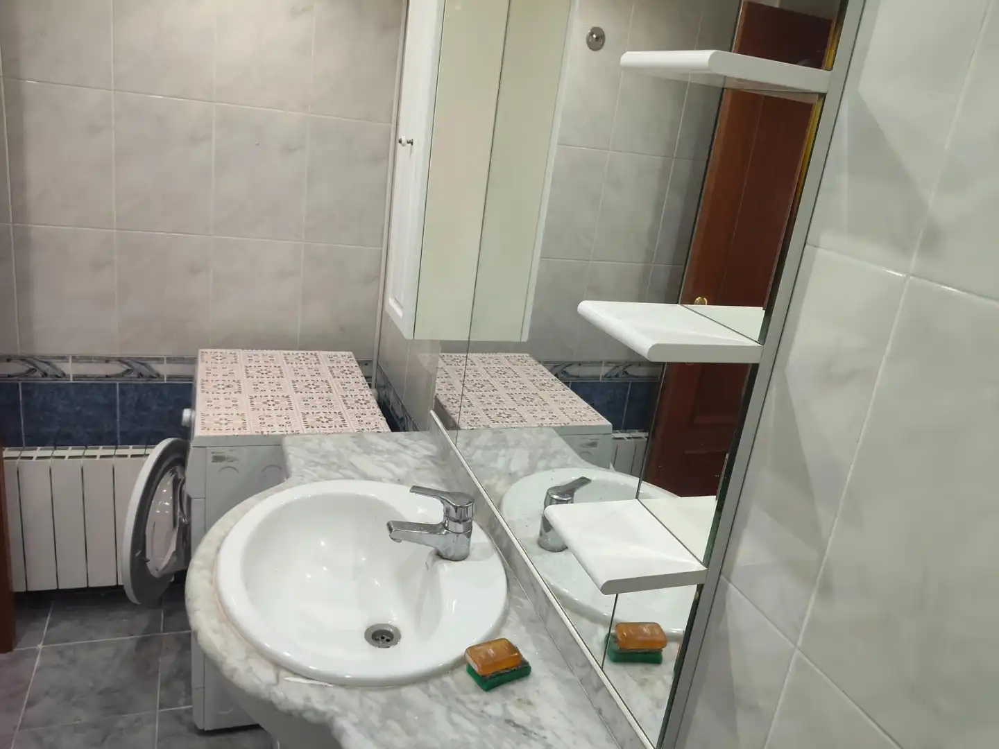 Bathroom of Flat for sale in Zaragoza  with Heating, Terrace and Storage room