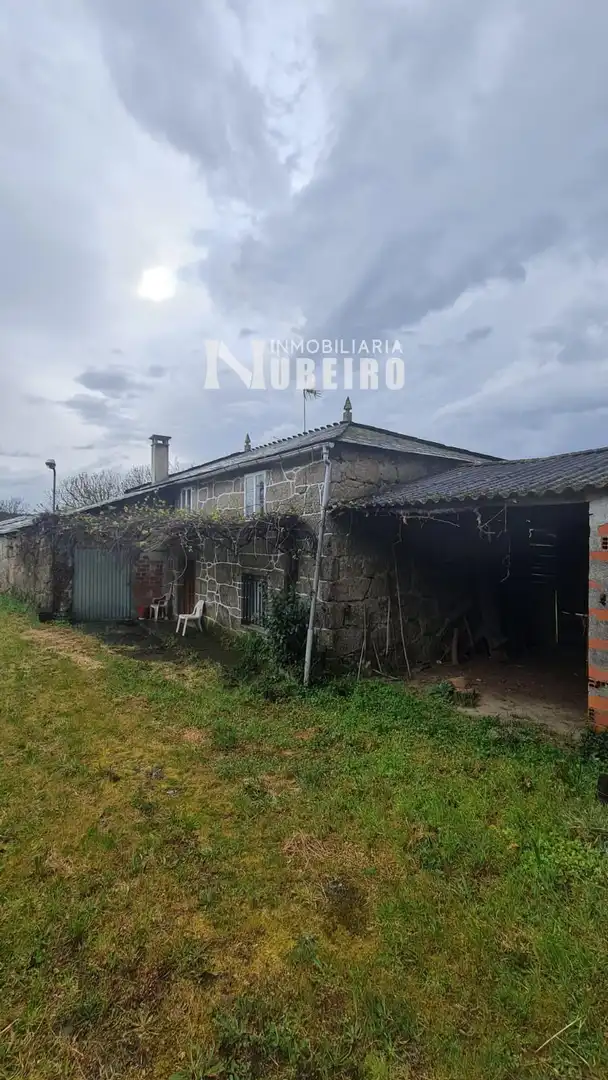 Außenansicht von Haus oder Chalet zum Verkauf in Outeiro de Rei mit Möbliert