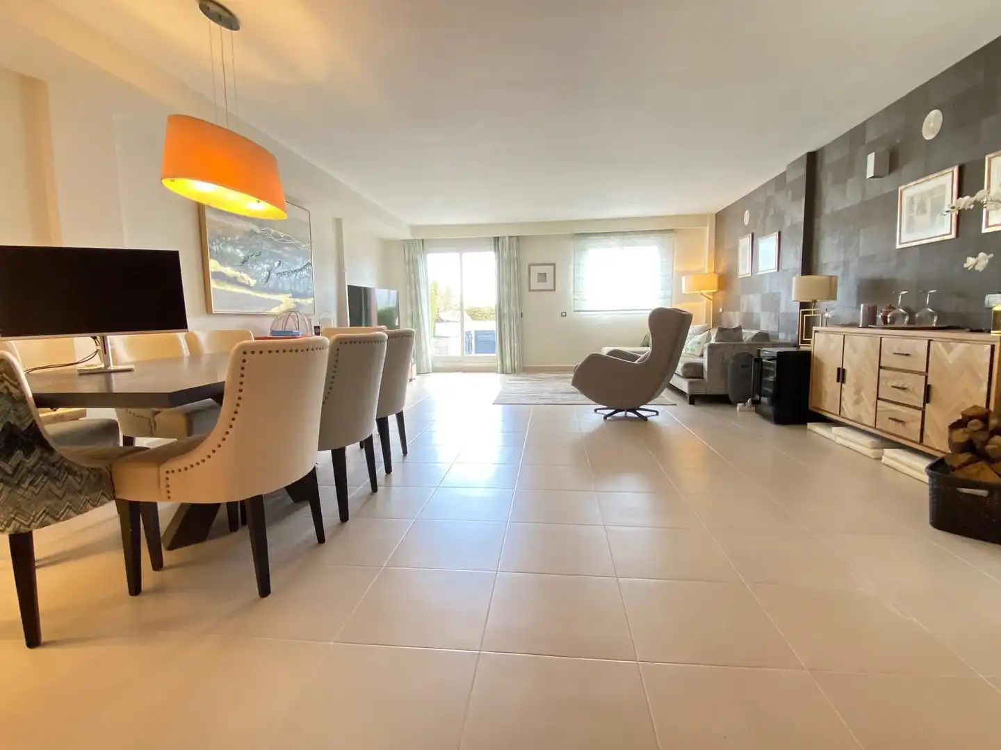 Sala de estar de Casa adosada en venta en Estepona con Aire acondicionado, Terraza y Amueblado