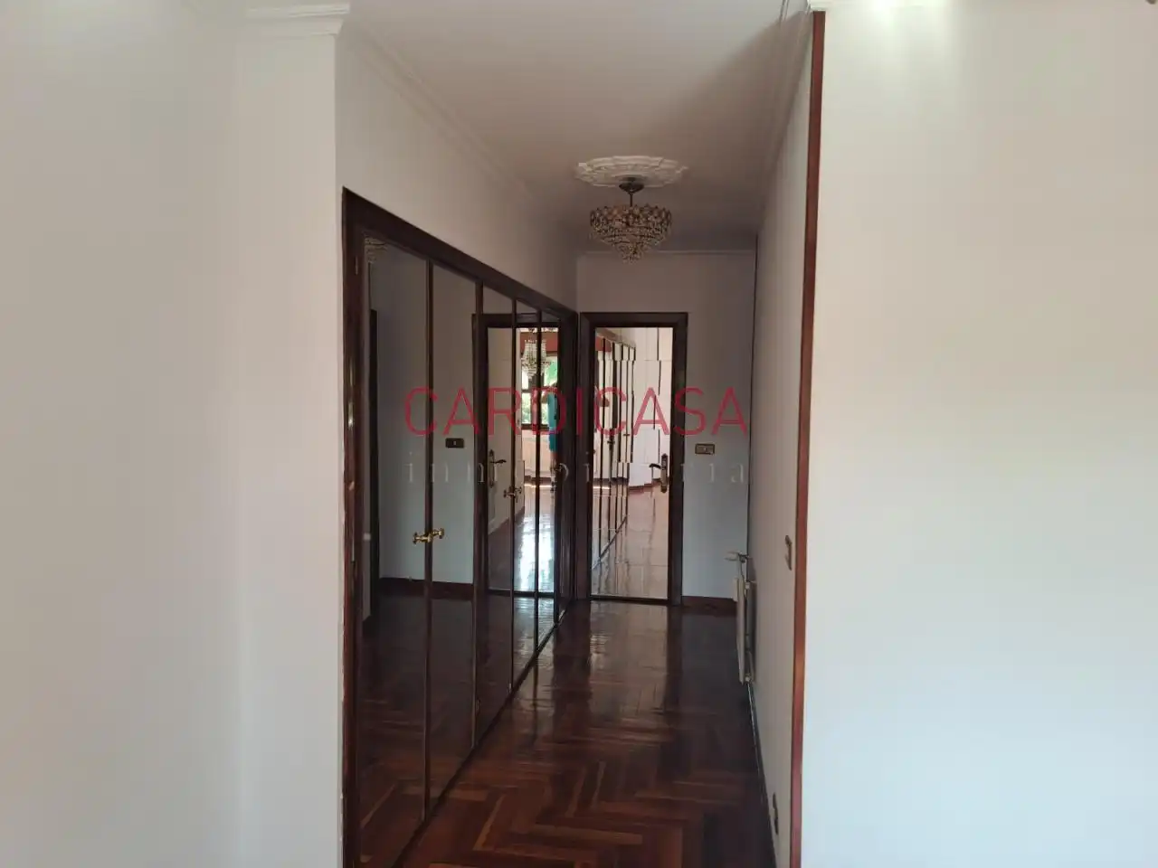 Piso de alquiler en Vigo  con Calefacción, Parquet y Balcón