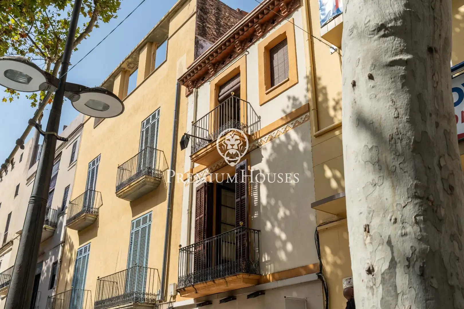 Vista exterior de Edificio en venta en Vilanova i la Geltrú