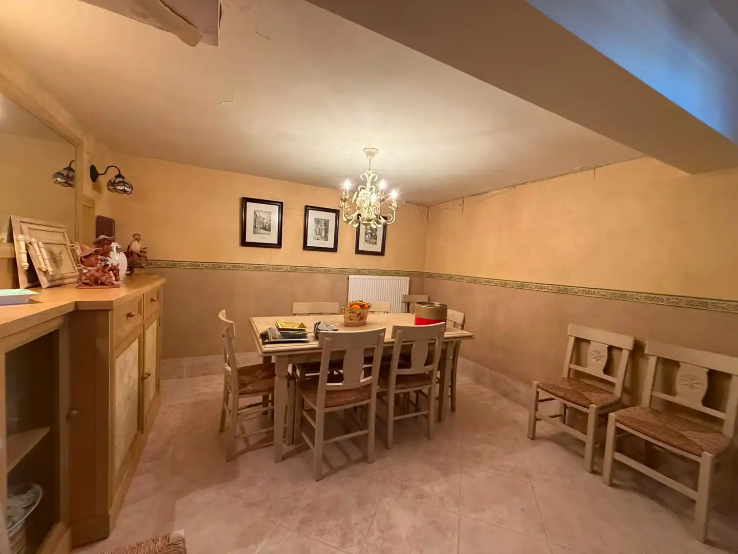 Esszimmer von Einfamilien-Reihenhaus zum Verkauf in Santa Marta de Tormes mit Klimaanlage, Heizung und Privatgarten
