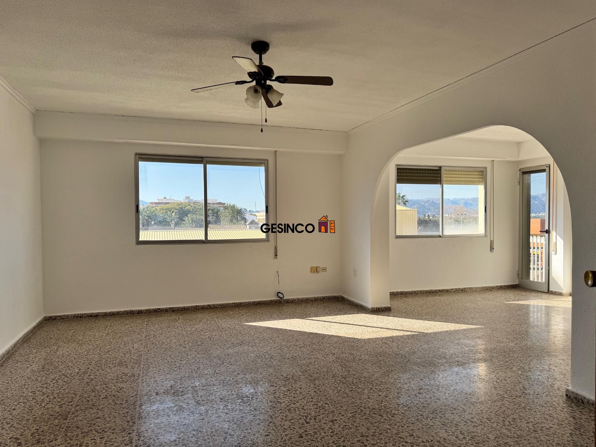 Vista exterior de Pis en venda en Miramar amb Calefacció i Balcó