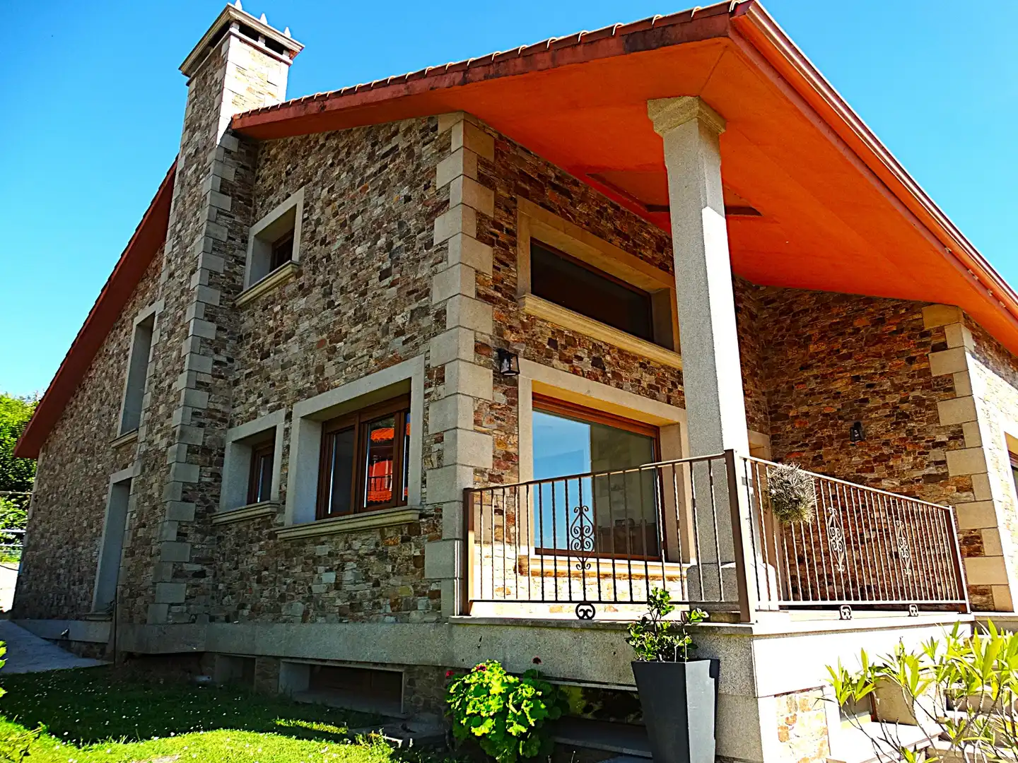 Vista exterior de Casa o xalet en venda en Miño amb Calefacció, Parquet i Terrassa
