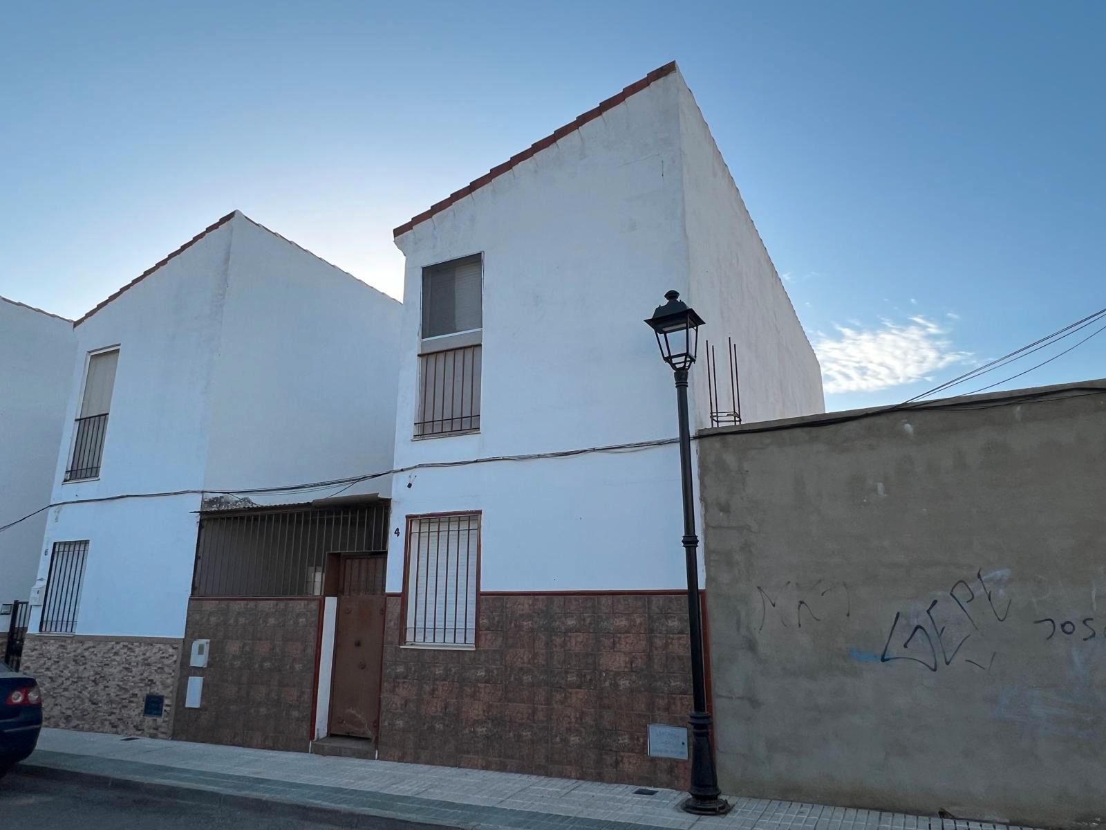Vista exterior de Casa adosada en venda en Guillena
