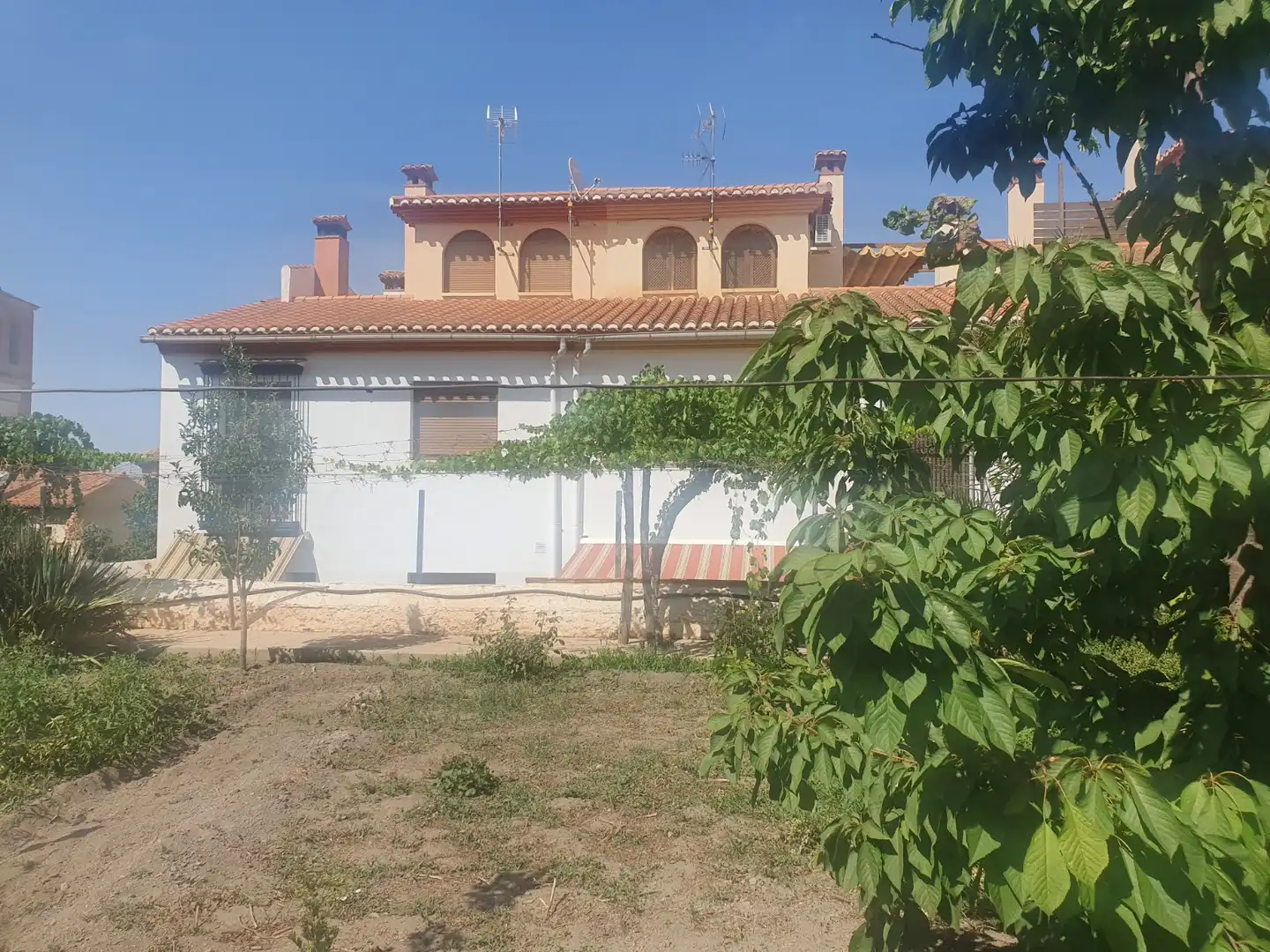 Vista exterior de Casa o xalet en venda en Guadix amb Jardí privat i Terrassa