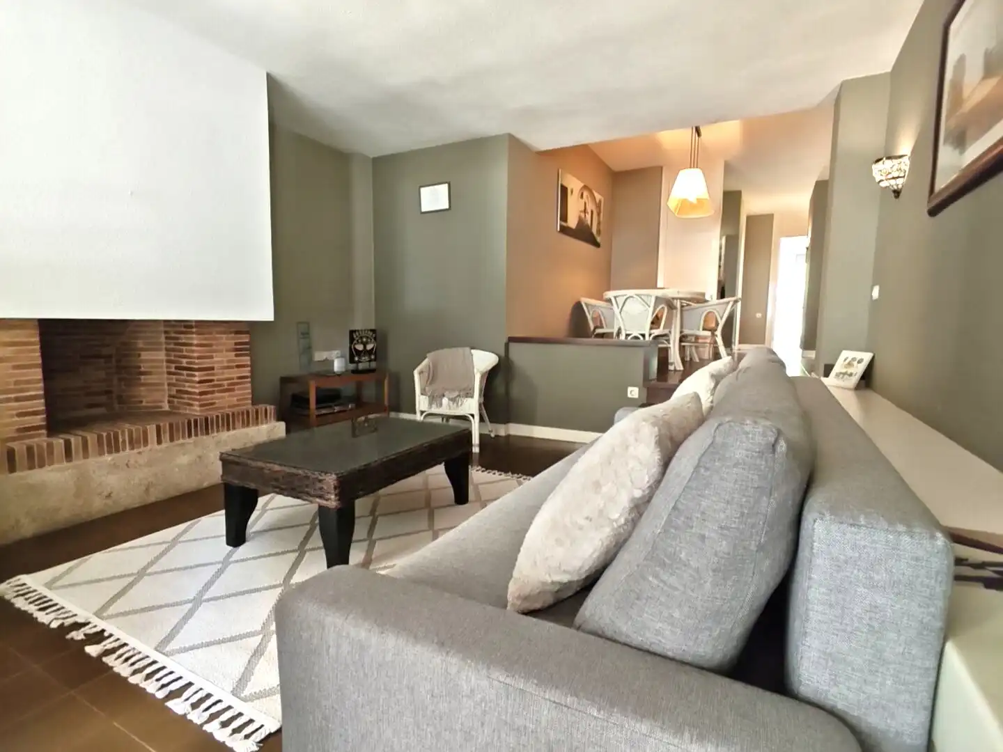 Sala de estar de Apartamento en venta en Castell d'Aro, Platja d'Aro i s'Agaró con Calefacción, Terraza y Amueblado