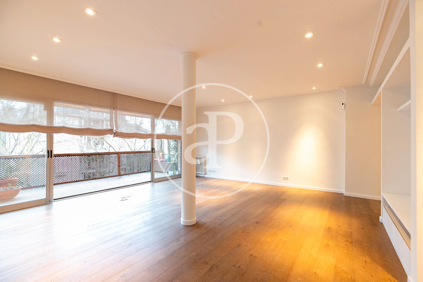 Exterior view of Flat to rent in  Barcelona Capital  with Air Conditioner, Heating and Private garden