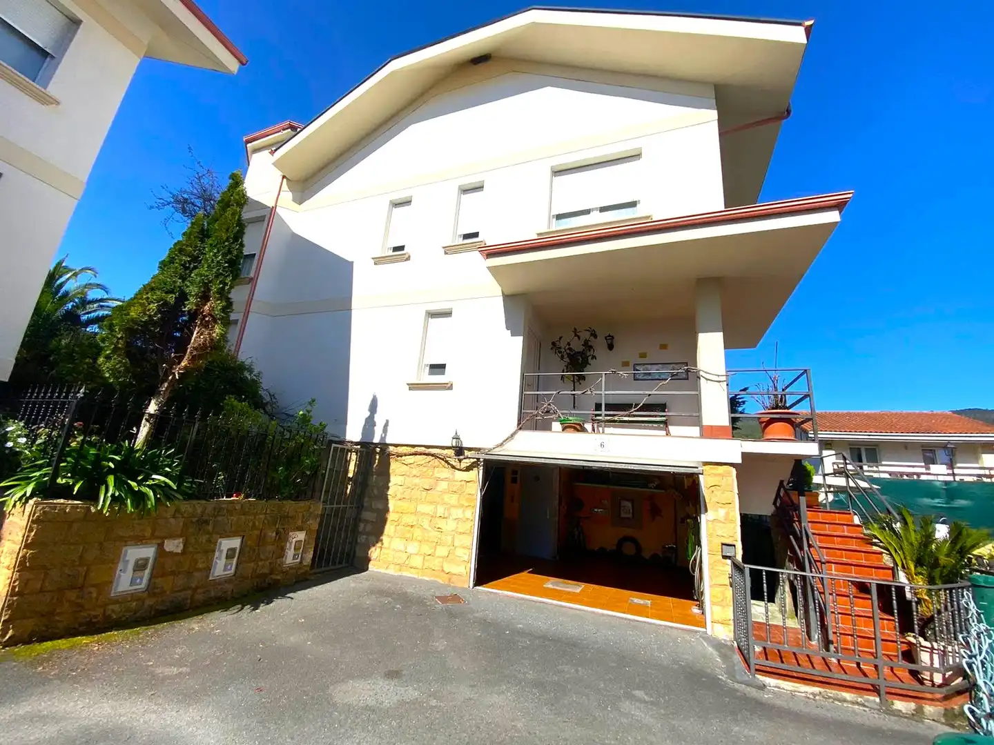 Exterior view of Houses for sale in Castro-Urdiales  with Heating, Private garden and Parquet flooring