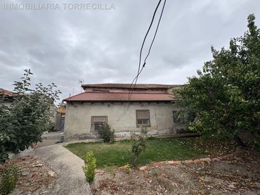 Casa rústica amb balcó en venda a Renedo de Esgueva