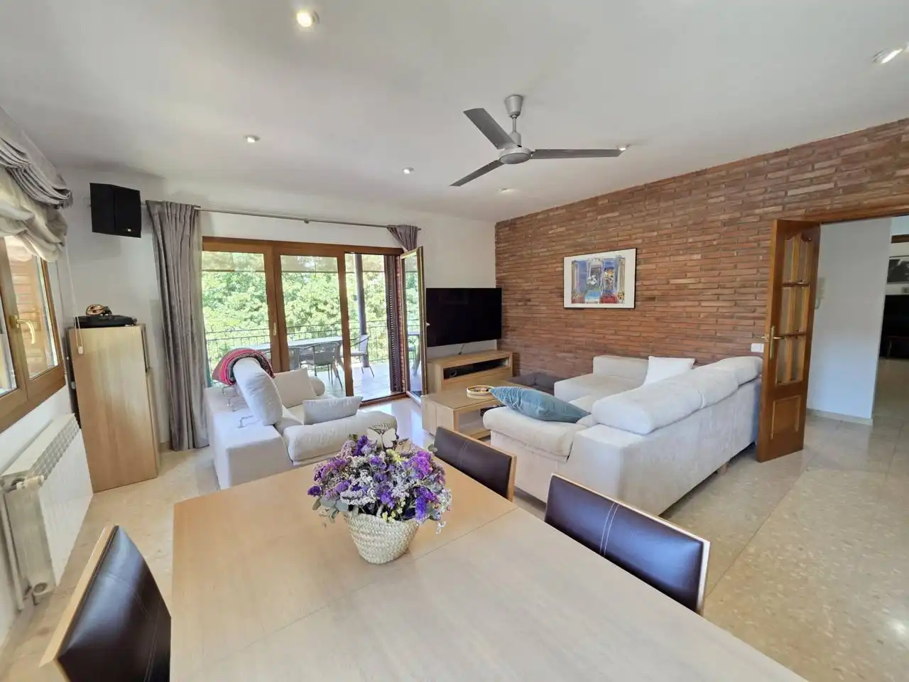 Sala de estar de Casa o chalet en venta en Montcada i Reixac con Aire acondicionado, Calefacción y Jardín privado
