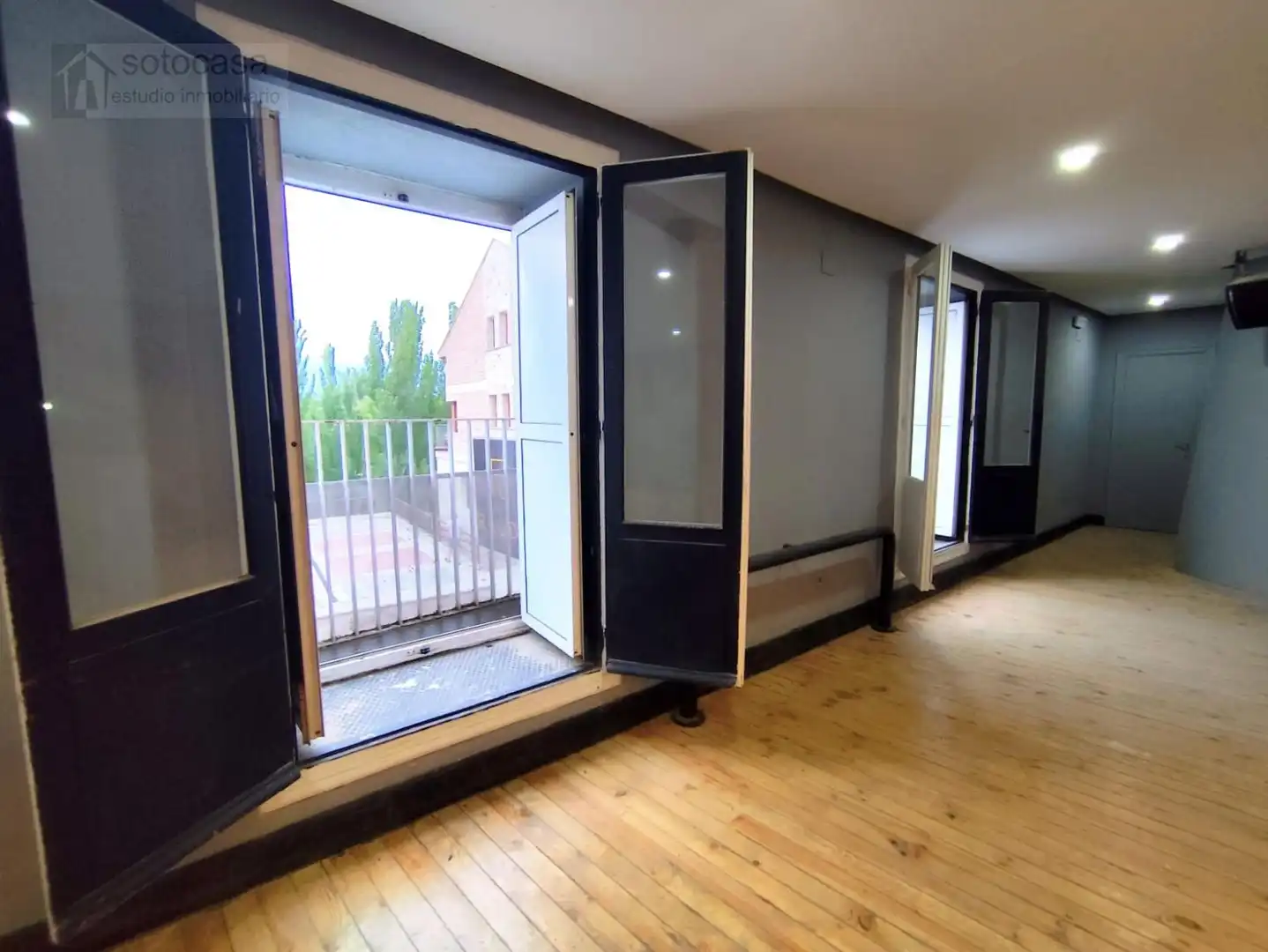Balcony of Commercial properties for sale in Tudela de Duero  with Air Conditioner