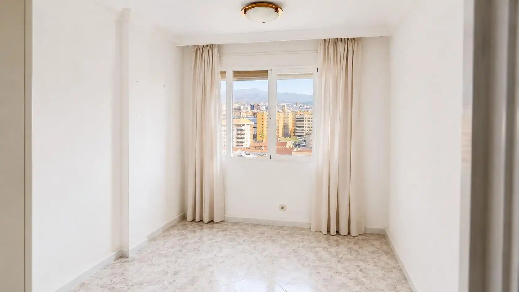 Habitación de Piso en venta en Málaga con Aire acondicionado, Calefacción y Terraza