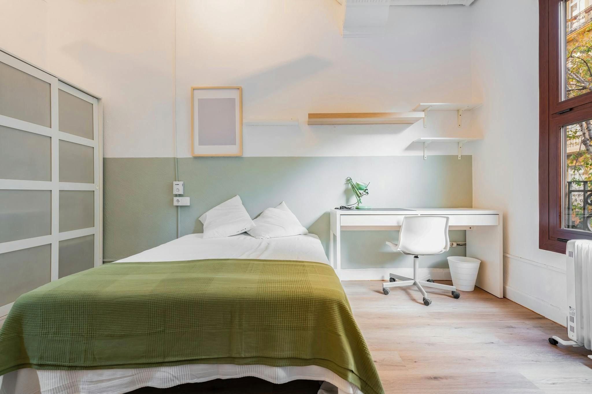 Bedroom of Flat to share in  Valencia Capital  with Furnished, Washing machine and Balcony