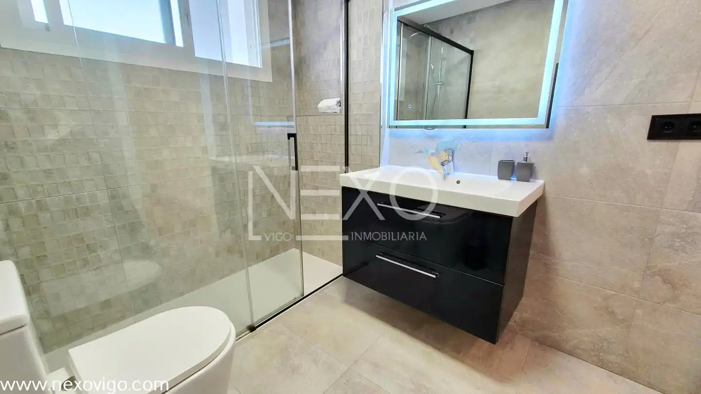 Baño de Piso en venta en Vigo  con Calefacción, Trastero y Amueblado