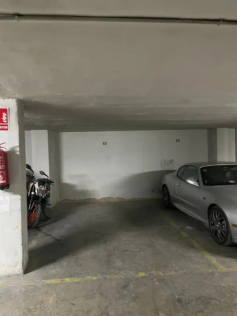 Parkplatz von Wohnung zur Miete in Murcia mit Klimaanlage, Heizung und Möbliert
