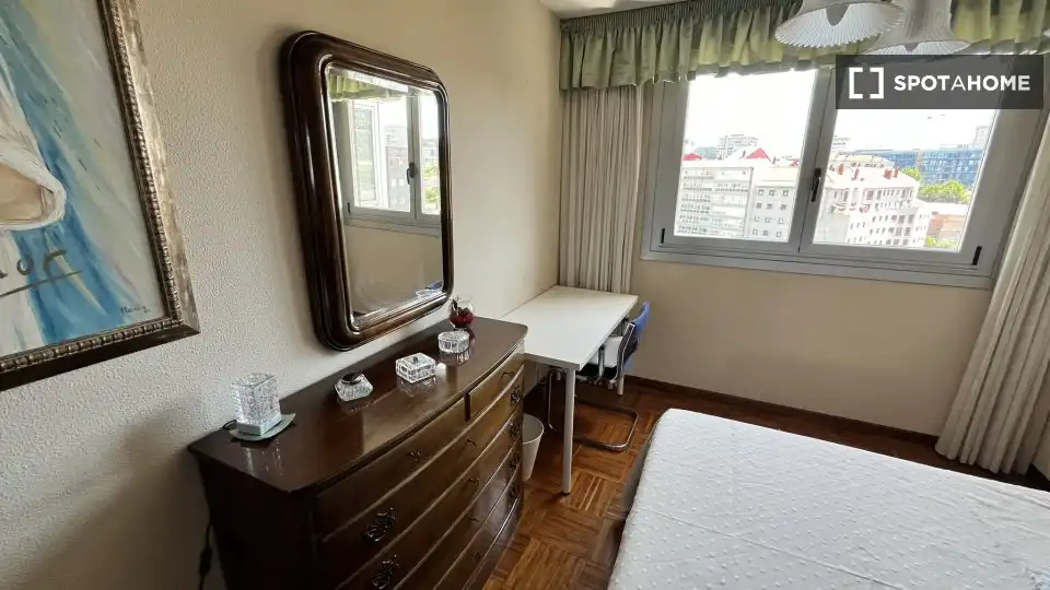 Room in Plaza Industria
