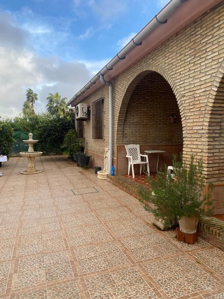 Vista exterior de Casa o chalet en venta en Dos Hermanas con Aire acondicionado, Jardín privado y Piscina