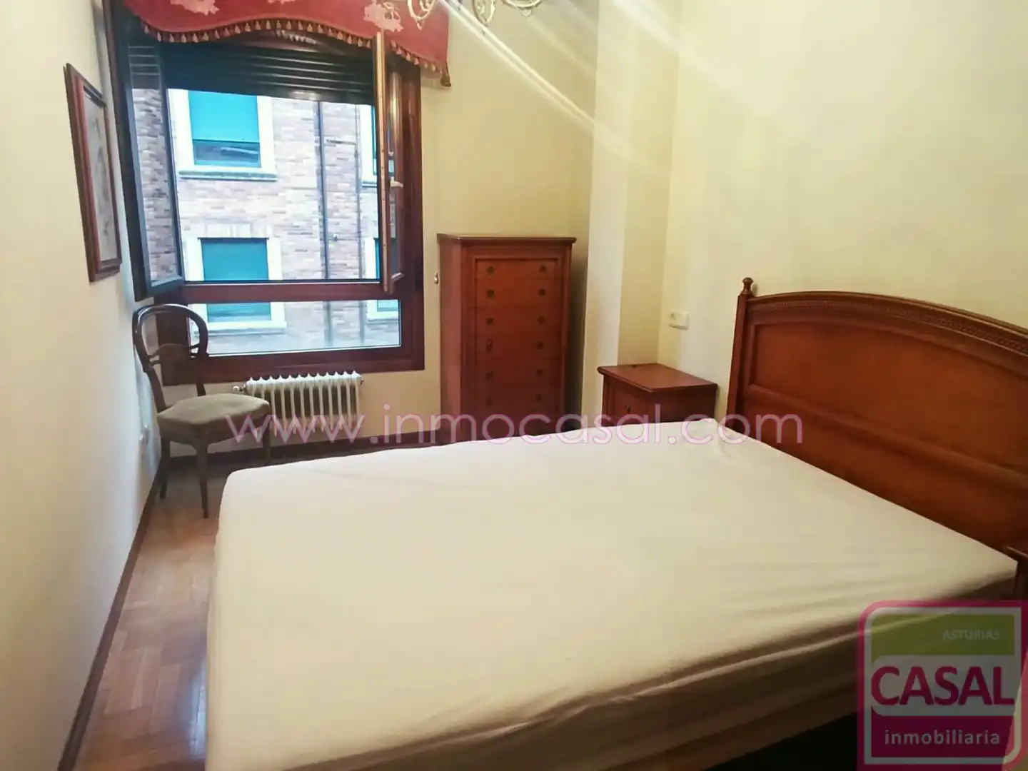 Schlafzimmer von Wohnung zur Miete in Oviedo  mit Heizung und Möbliert