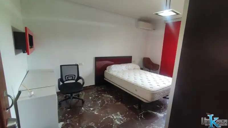 Dormitori de Pis en venda en Linares amb Aire condicionat, Moblat i Balcó
